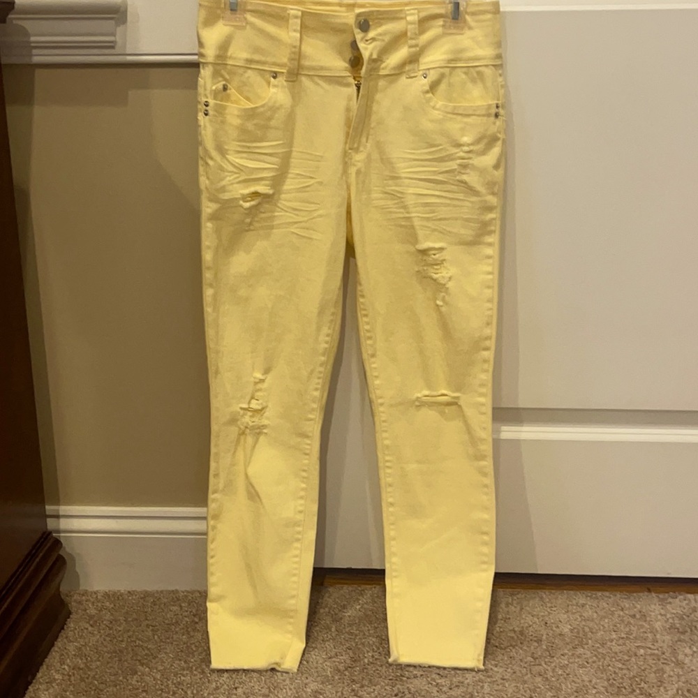 These are cute skinny pants with holes on the front